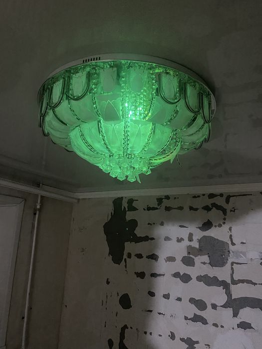 Продам б/у большую люстру