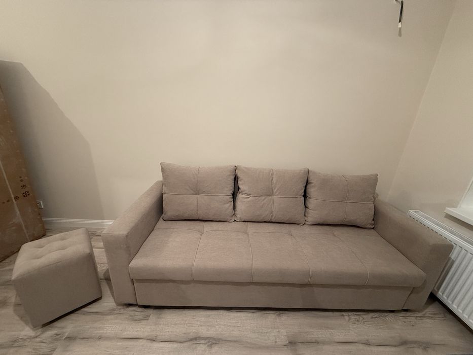 Стол со стульями + диван. В подарок пуфик.