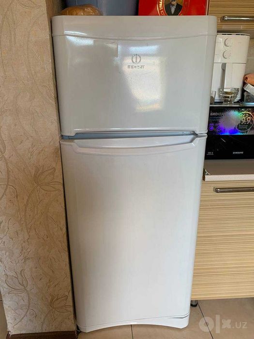 Холодильник Indesit, двухкамерный, белый - Классическая компоновка