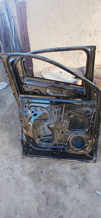 Byd seugell chap oldi va orqa eshik