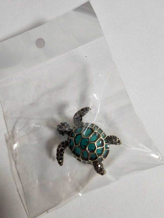 Broșe metalice cu cristale