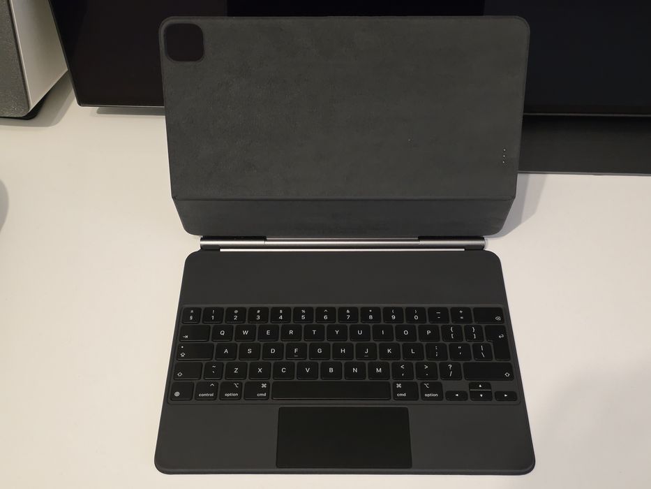 Apple Magic Keyboard Folio pentru iPad Pro A2480