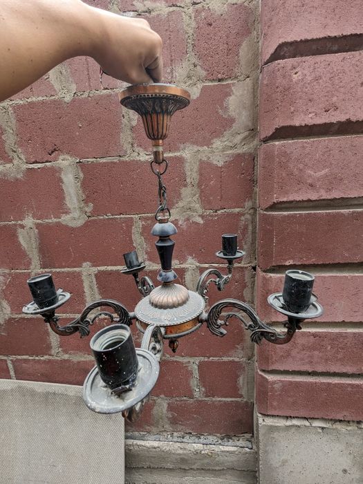 Продам люстры бу