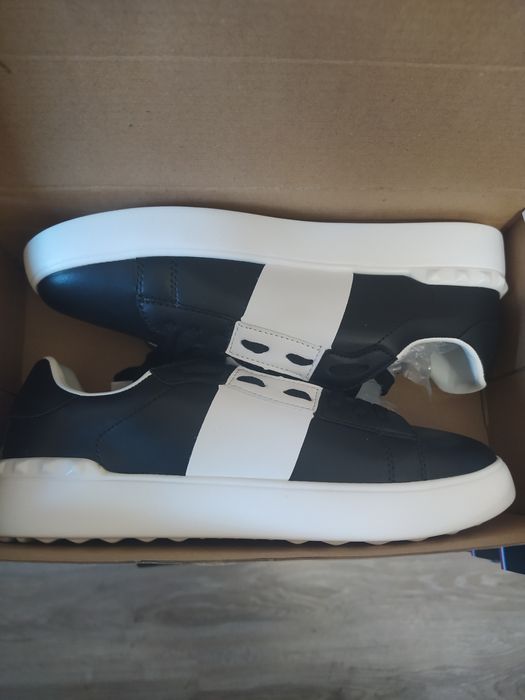 Продажа мужской обуви Valentino . 40-44 размеры