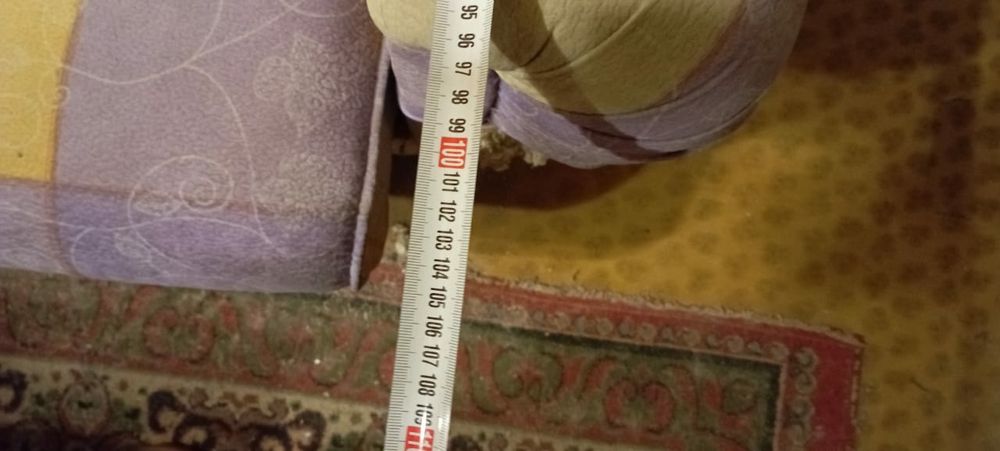 Советский  диван продам.