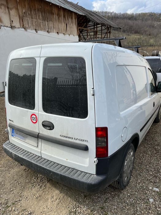 Mășină Opel Combo