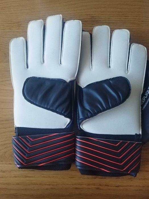 Футболни ръкавици марка Adidas