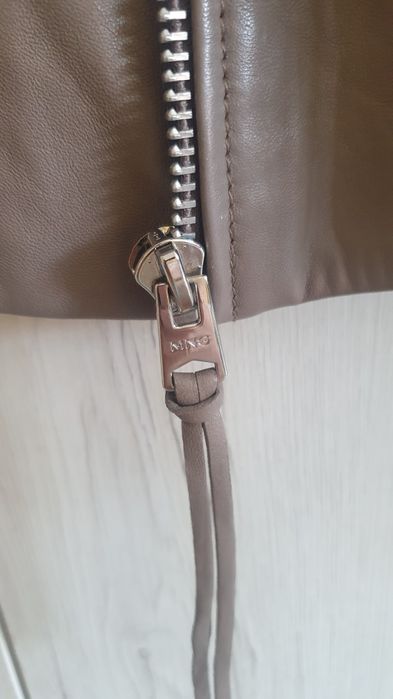 Страхотно яке от естествена кожа MANGO