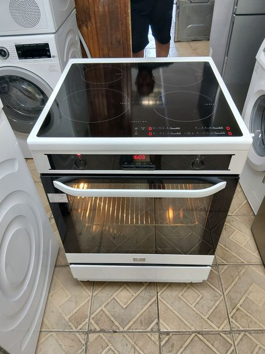 Свободно стояща печка  с индукционни котлони Voss  Elektrolux със само почистване Pirolise 2 години Гаранция!