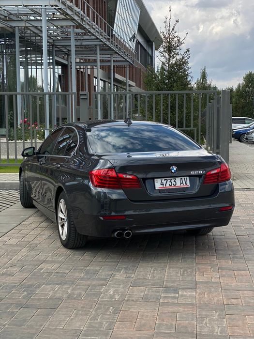 Продам BMW 528i 2015г