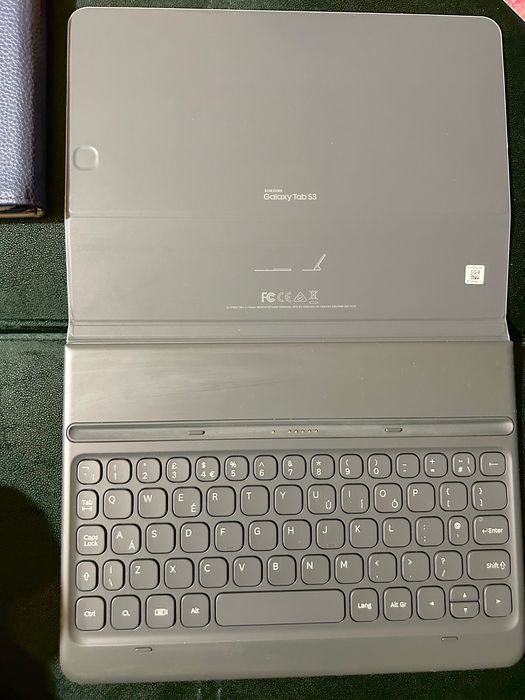 Таблет SAMSUNG с писалка и клавиатура