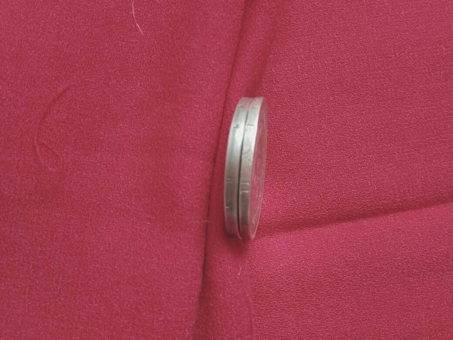 Продавам две петолевки- неистински