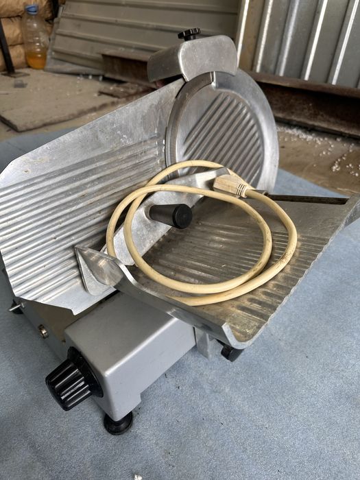 Продам ломтерезка (слайсер)