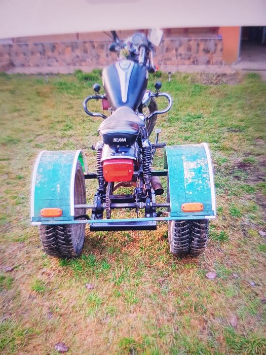 Motocicleta cu 3 roti
