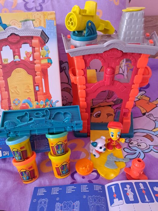 Play Doh  Пожарна станция и Пожарен камион.Обща цена 27 €