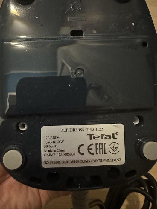 Aparat/fier de calcat vertical cu aburi