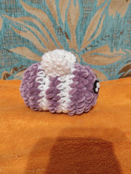 Вязанная пчёлка крючком