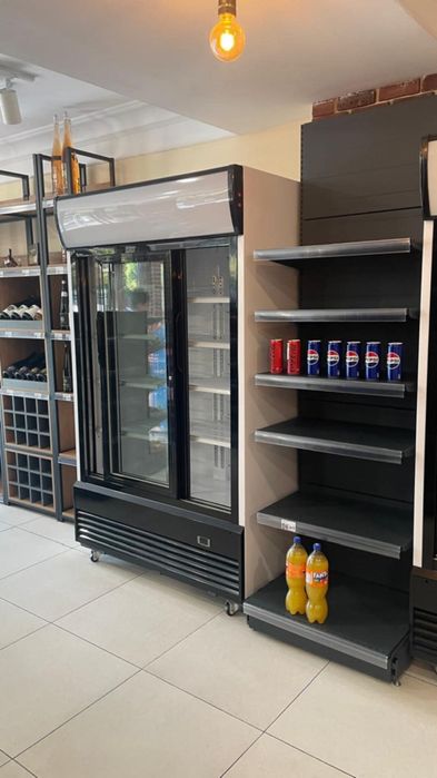 Vând vitrine de mezeluri