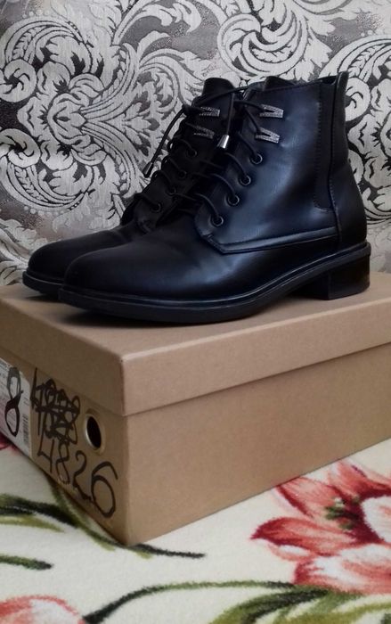 Продам ботинки демисезонные кожа 38 р.