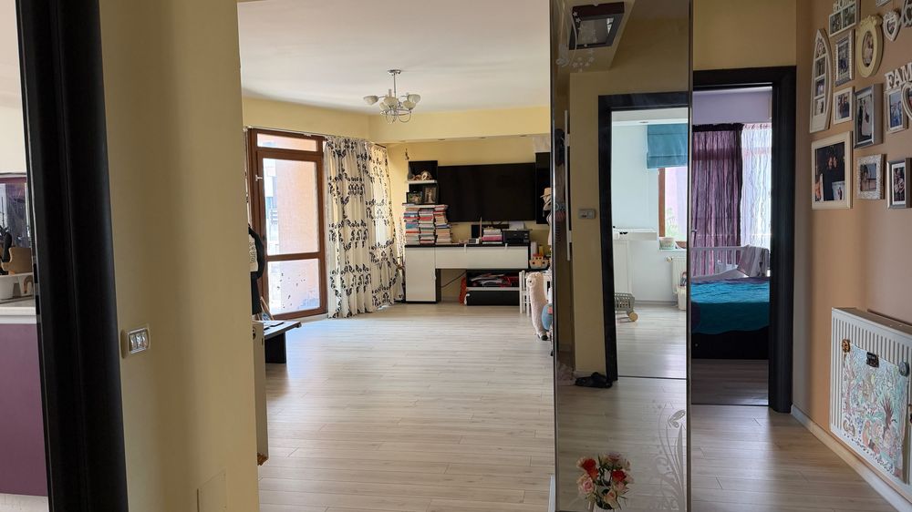 Apartament decomandat cu 3 camere si 2 bai, un loc de parcare inclus, situat în zona Compozitori