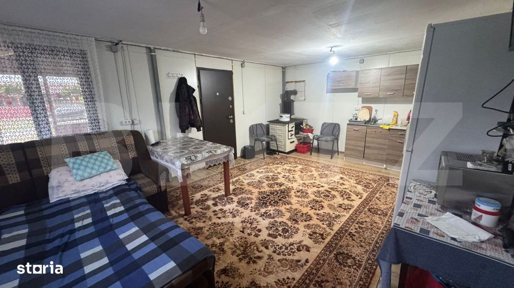 Casa cu teren de 2330 mp, anexa de 15 mp, zona Muntele Rece
