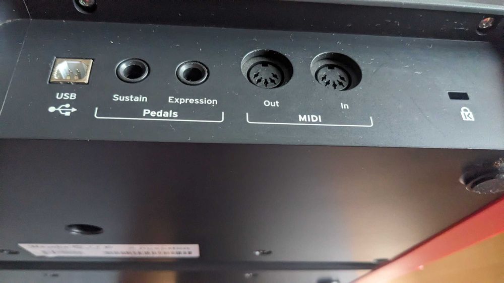 Controller MIDI Novation Impulse 25  Aftertouch, arpeggiator, velocity