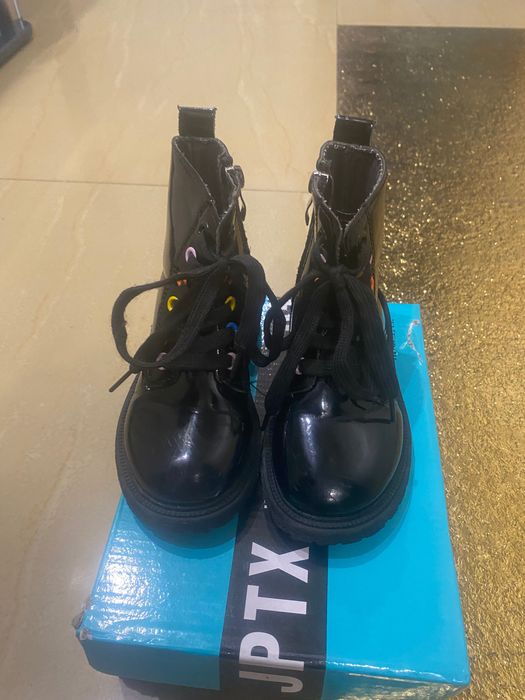 Лачени боти номер 26