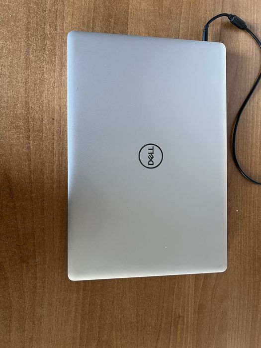 Noutbook Dell ideal video kartasi bor