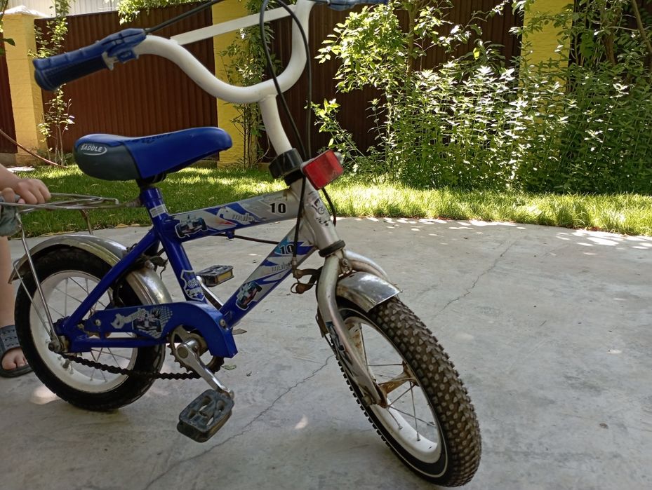 Велик Formula, поломок нету. От 3 до 4 лет