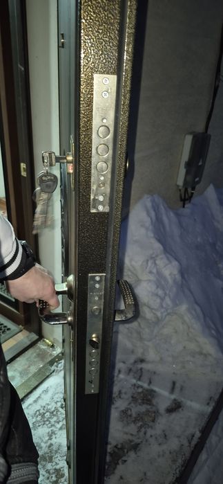 Входную дверь продам б/у Астана