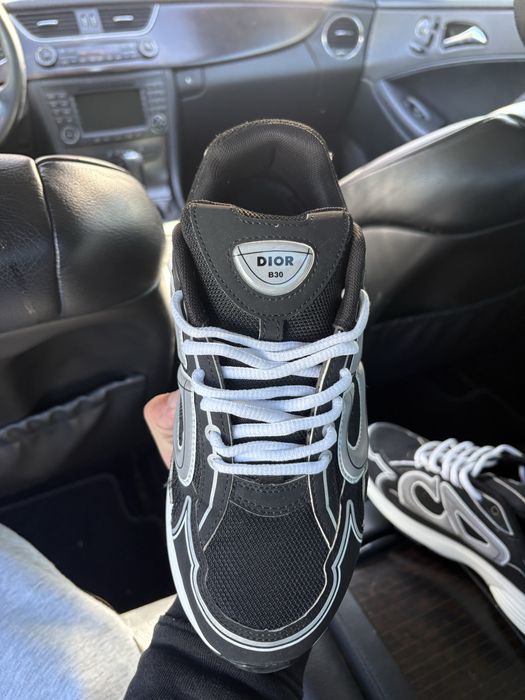 Vand dior b30 negru cu alb