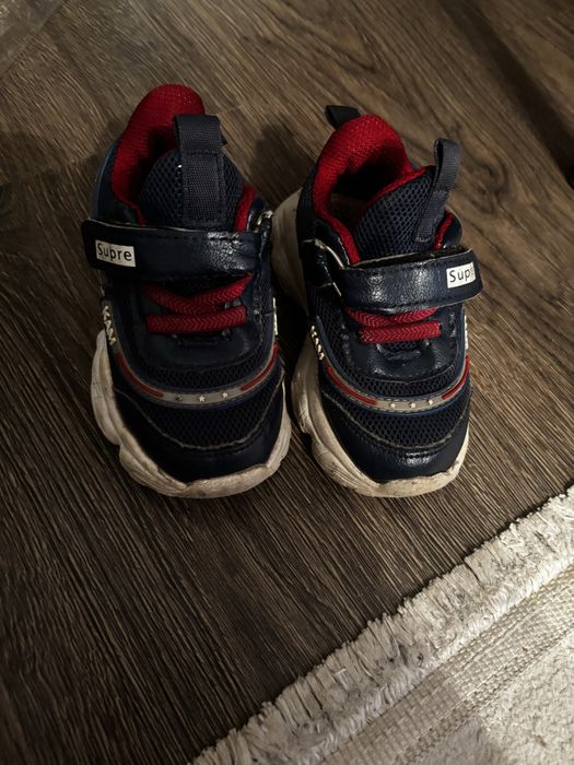 Продам кроссовки на мальчика