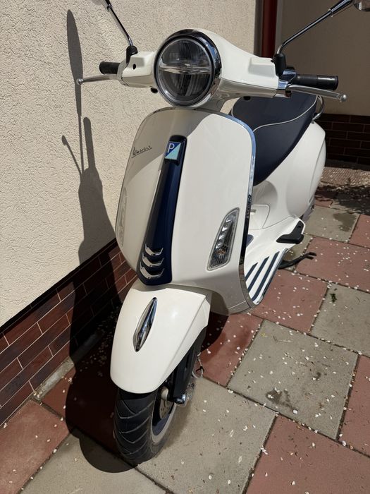 Vespa Primavera 125 ABS  Yacht Club