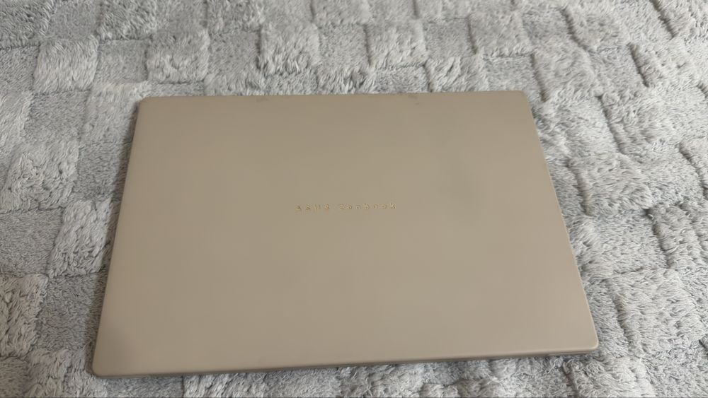ASUS Zenbook A14 Snapdragon X Plus