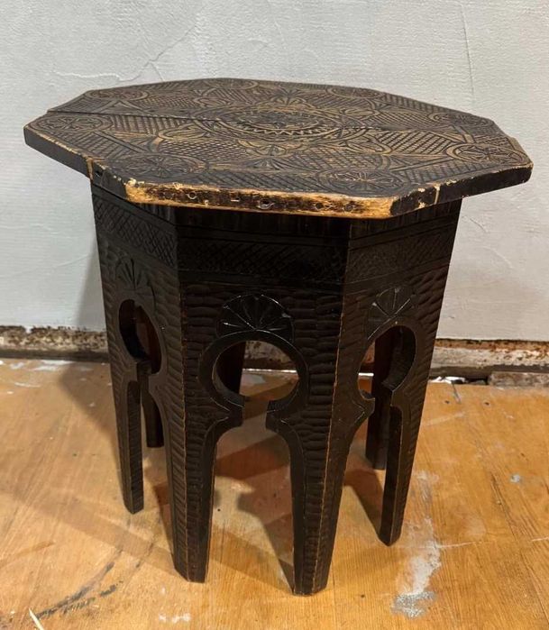 Masuta Vintage Stil Brancovenesc; Masuta rustica din lemn masiv