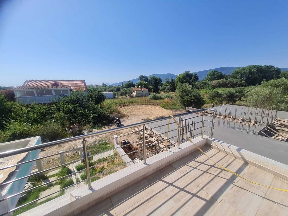 Продава нова къща-мезонет с площ 68м2 двор 200м2 в Неа Врасна, Гърция