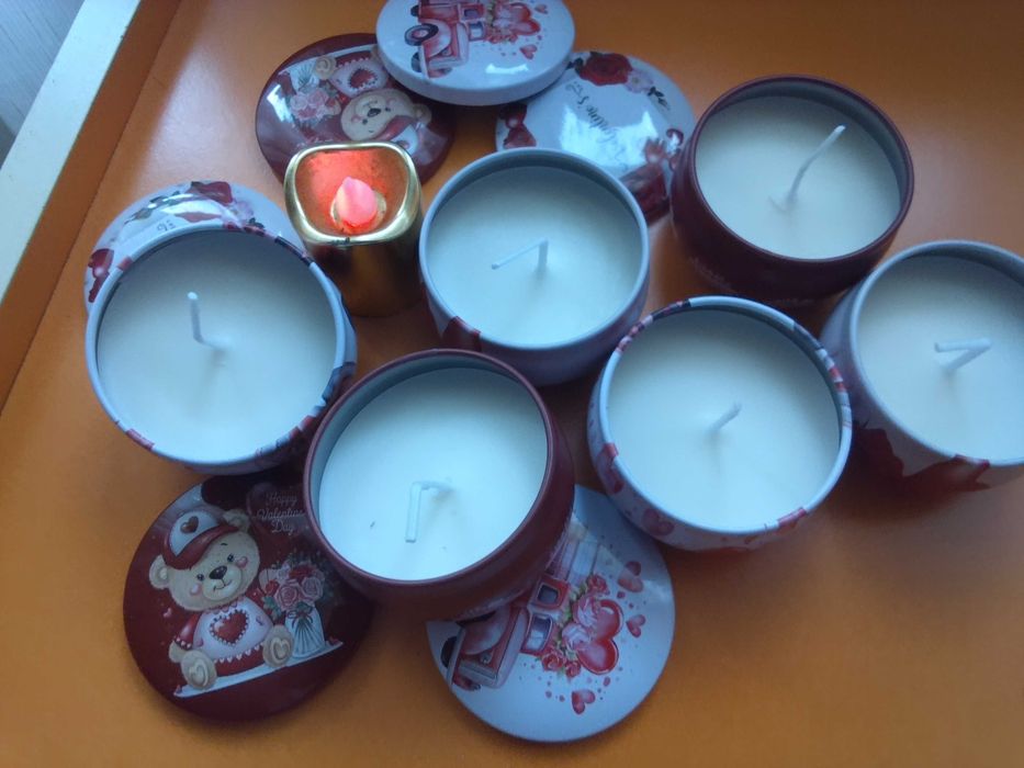 Ръчно изработени свещи от соев восък,ароматизирани с кокосово масло .
