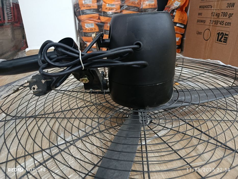 Kotta Devorga qotiriladigan Ventilyator Kuchli matori. Orginal brend