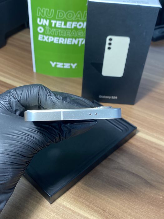 Samsung Galaxy s24 • 128 GB • Amber Yellow