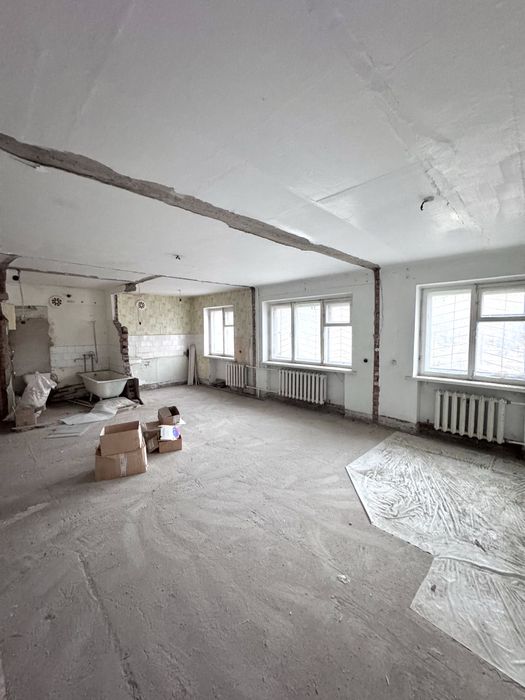 2 комнатная, Космонавтов 4