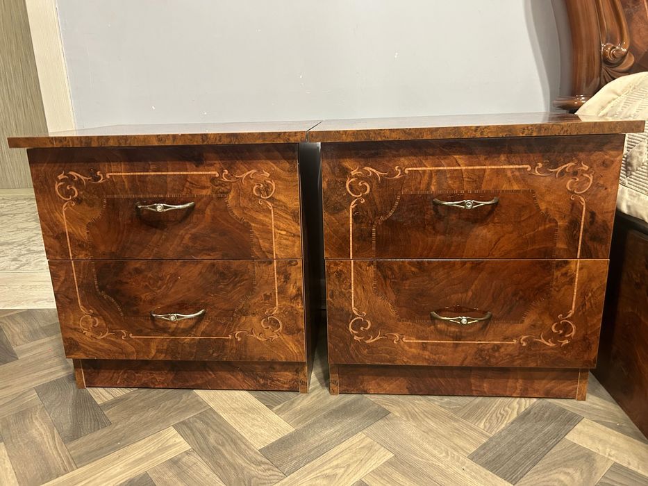 Две тумбы коричневые