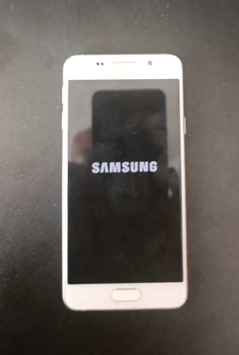 Самсунг галакси А3 запазен