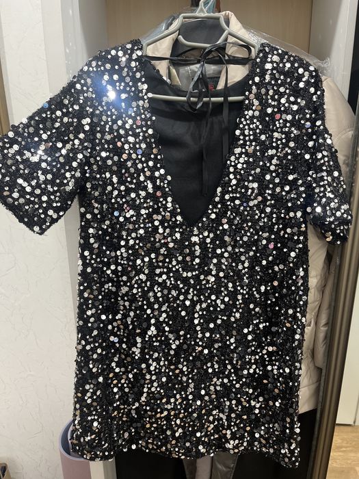 Продам короткое платье с пайетками