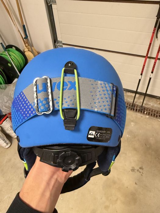 Ски каска Quiksilver със ски очила Uvex.