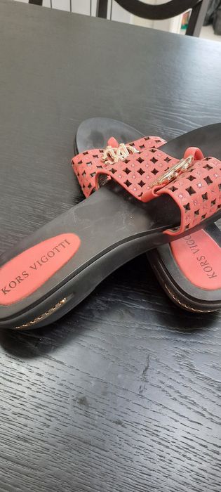 Шлепки летние на плоской танкетке