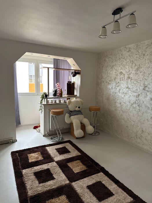 Inchiriez apartament