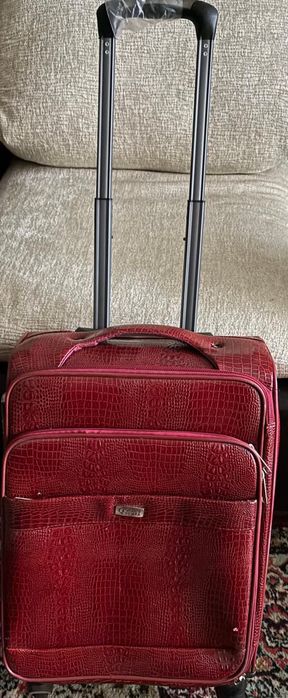 Чемоданы и дорожные сумки для багажаразные