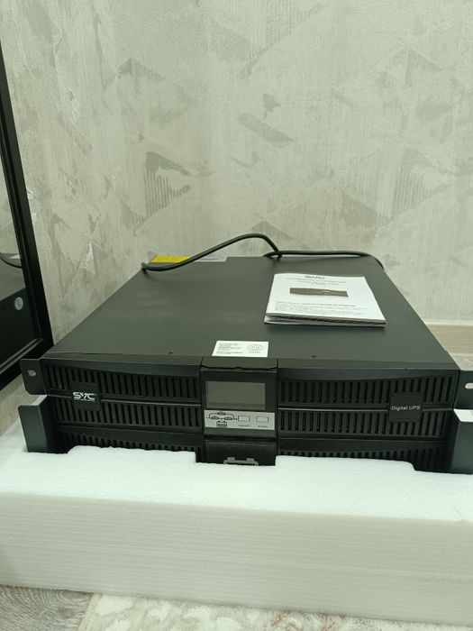 Источник бесперебойного питания SVC RT-3KL-LCD.Новый