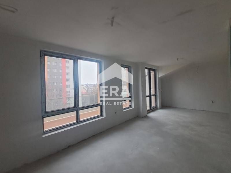 Четиристаен апартамент за продажба, с голяма дневна, в новострояща се