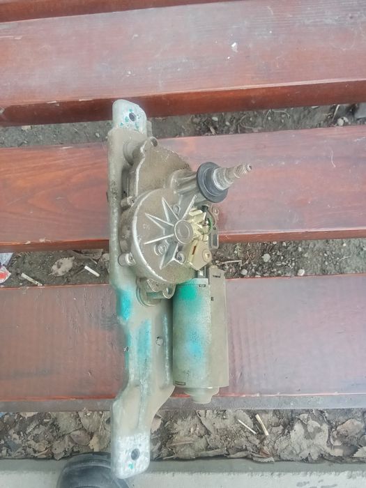 Продам моторчик на гольф 3 задней дворник стекла